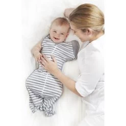 Love To Dream Transition Bag 1.0 Grey Medium 6-8.5 Kg Inbakerslaapzak L2001002GRM -Kinderkraft Winkel 50 50 original lifestyle grey lo res 72dpi rgb 2