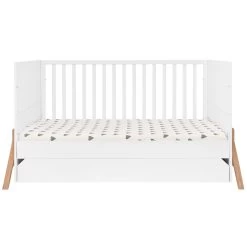 Bellamy Lotta Snow Babykamer: Ledikant/Juniorbed, Commode En 2-Deurskast -Kinderkraft Winkel bellamy lotta snow 70 x 140 cm ledikant juniorbed lobilo70 5 2