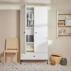 Bellamy Lumi White Babykamer: Ledikant/Juniorbed, Commode En 2-Deurskast 41 Bellamy Lumi White Babykamer: Ledikant/Juniorbed, Commode En 2-Deurskast -Kinderkraft Winkel bellamy lumi white 2 deurskast lubisz2d 6 1