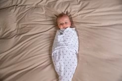 Bo Jungle B-Wrap Grey Feathers Small Wikkeldeken B172300 16 Bo Jungle B-Wrap Grey Feathers Small Wikkeldeken B172300 -Kinderkraft Winkel bo jungle b wrap grey feathers small wikkeldeken b172300 3