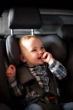 Ding Cruz Black 360° Isofix Autostoel 0-36kg DI-101919 29 Ding Cruz Black 360° Isofix Autostoel 0-36kg DI-101919 -Kinderkraft Winkel di 101919 lifestyle 04a 3