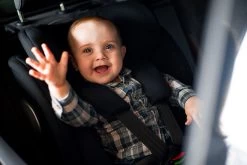 Ding Mace Red 360° I-Size Autostoel 0-36kg DI-111918 28 Ding Mace Red 360° I-Size Autostoel 0-36kg DI-111918 -Kinderkraft Winkel di 111917 lifestyle 03 2