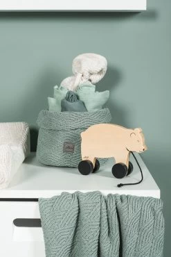 Jollein River Knit Ash Green 100x150 Cm Ledikantdeken 516-522-65285 8 Jollein River Knit Ash Green 100x150 Cm Ledikantdeken 516-522-65285 -Kinderkraft Winkel jollein river knit ash green 100x150 cm ledikantdeken 516 522 65285 2 1