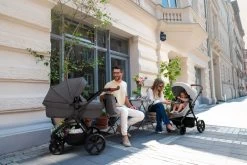 Kinderkraft A-Tour Black 3-in-1 Kinderwagen Incl. Autostoel KSATOU00BLK3000 -Kinderkraft Winkel kinderkraft a tour kinderwagen sfeerfoto 2 1 1