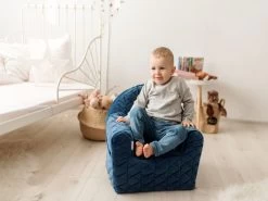 Albero Mio Velvet Navy Kinderfauteuil 12 Albero Mio Velvet Navy Kinderfauteuil -Kinderkraft Winkel mamaloes velvet navy kinderfauteuil 2