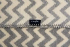 Zaffiro Grijs & Ecru Zigzag 75 X 100 Cm Wiegdeken 40771 9 Zaffiro Grijs & Ecru Zigzag 75 X 100 Cm Wiegdeken 40771 -Kinderkraft Winkel zaffiro deken zigzag grijs wit ka1 3 2